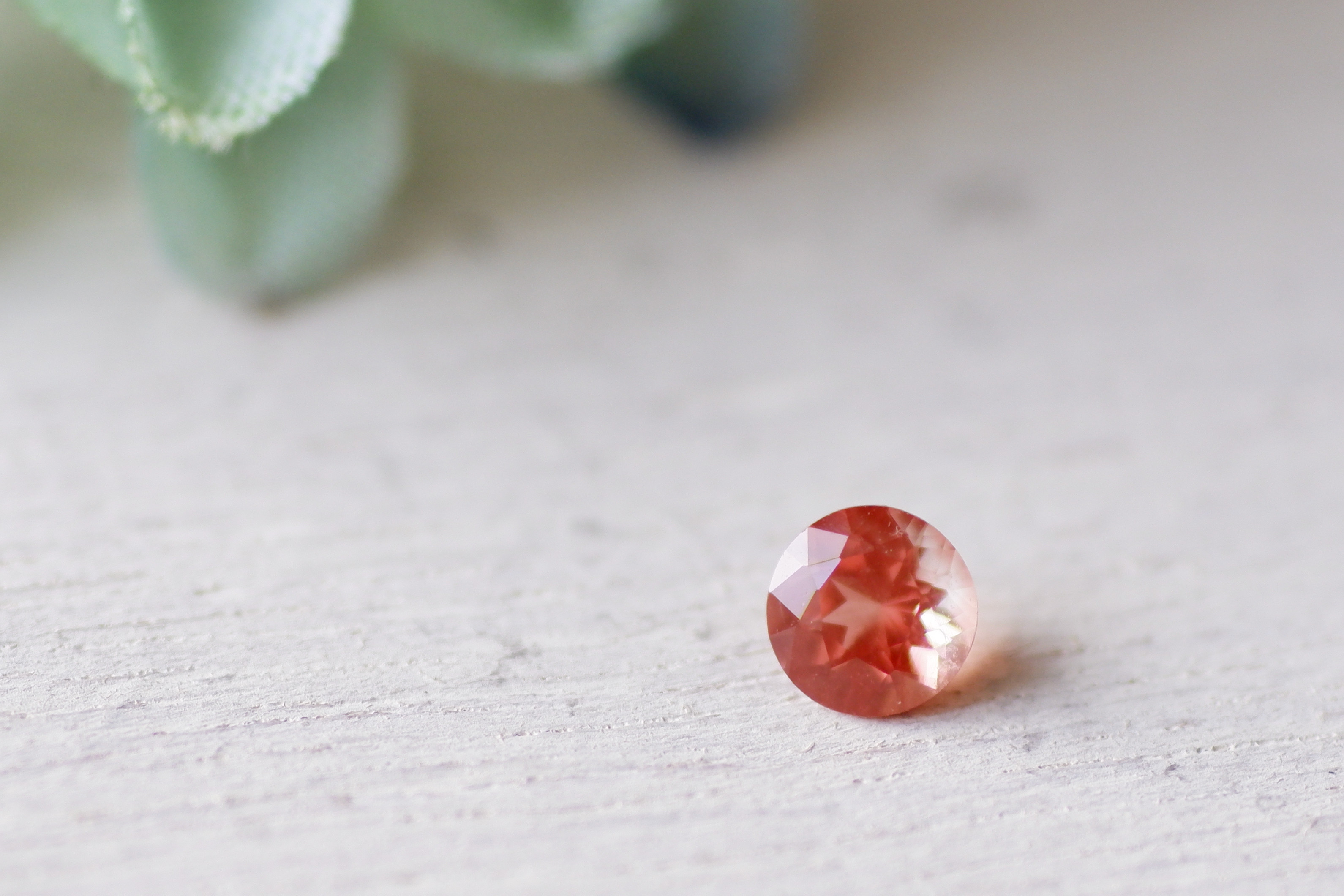 オレゴン・サンストーン＊ラウンド・カット＊0.24ct＊4.1mm＊FS-004