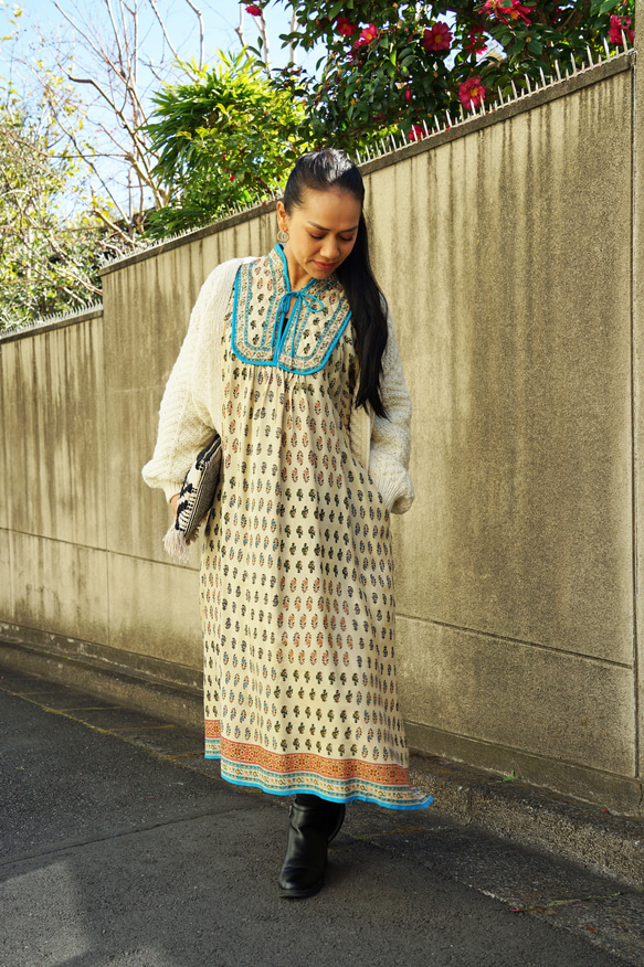 【即納可】インドレーヨンプリント・キルトヨークワンピ（NK23-030-beige） beige 両サイドにポケットあり 半身