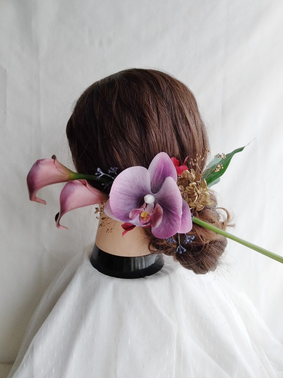 カラーのお花と胡蝶蘭の髪飾り　ヘアアクセサリー ヘッドドレス　結婚式　ウェディング 　成人式　 卒業式 　白無垢　振袖　 1枚目の画像