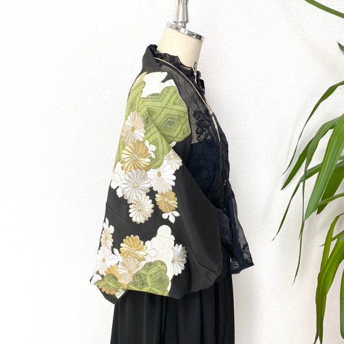 着物リメイク　黒留袖　ボレロ　ショートジャケット　羽織 着物リメイク 黒留袖 紋付 豪華 アンティーク ショート丈羽織