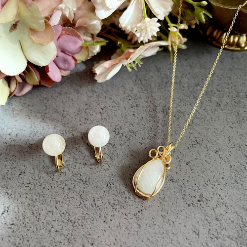 ☆送料無料☆】〜6月の誕生石〜ムーンストーンのイヤリングと  