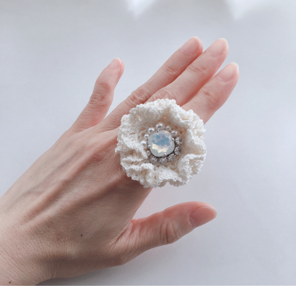 【Creema限定】フリルの指輪　ホワイトパール　清楚　可憐な 3枚目の画像