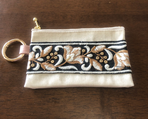 インド刺繍生地　ほわほわポーチ インド刺繍生地ほわほわポーチ