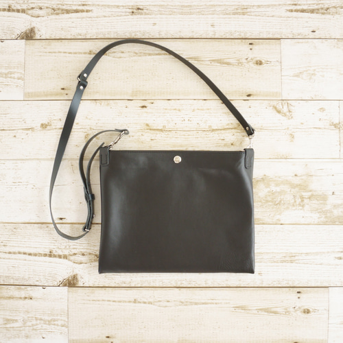 iPadが入る斜め掛けサコッシュ&ポーチ ストラップ調節可能 黒