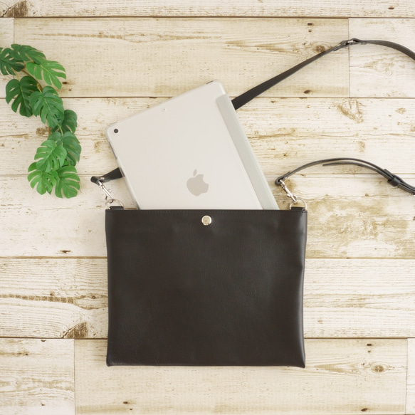 未使用　本牛革ショルダー　インナーポーチ付きハンドバッグ　iPad入ります iPadが入る斜め掛けサコッシュ&ポーチ ストラップ調節可能 黒