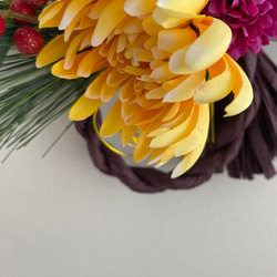 『Creema限定』【送料無料】黄色い菊と南天の8の字お正月飾り　アーティフィシャルフラワー　A-286 5枚目の画像