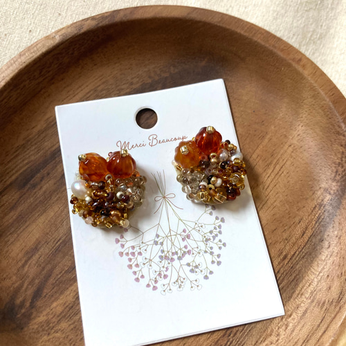 865 ハンドメイド ピアス ビーズ刺繍 ミンク ファー べっ甲 思いがけ 
