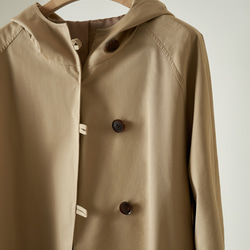 羽織るだけで雰囲気格上げ　フード付きアウター　ロングコート　濃いベージュ　230911-1 2枚目の画像