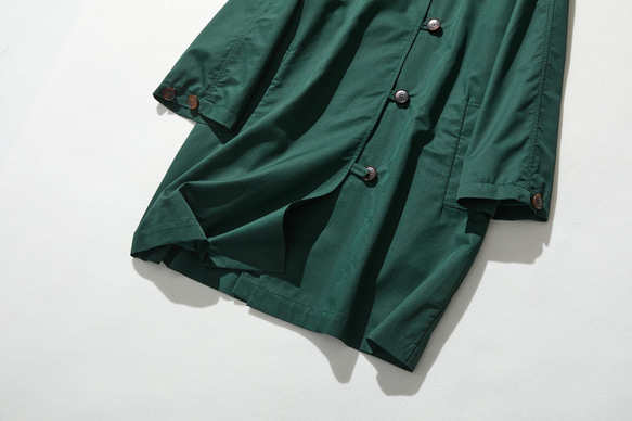 羽織るだけで雰囲気格上げ　フード付きアウター　ロングコート　暗い青みのある緑色　230911-3 3枚目の画像