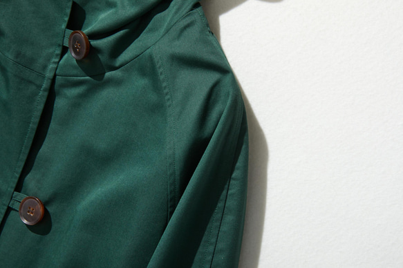 羽織るだけで雰囲気格上げ　フード付きアウター　ロングコート　暗い青みのある緑色　230911-3 4枚目の画像