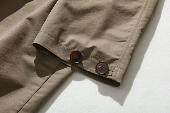 羽織るだけで雰囲気格上げ　フード付きアウター　ロングコート　くすみのある渋い茶色　230911-4 9枚目の画像