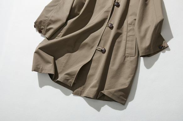 羽織るだけで雰囲気格上げ　フード付きアウター　ロングコート　くすみのある渋い茶色　230911-4 4枚目の画像