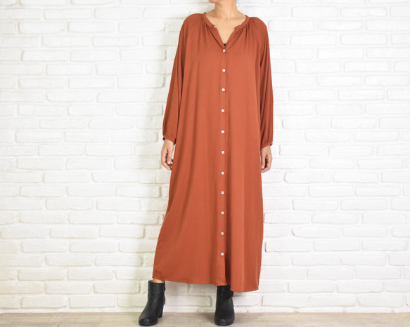再販 シンプルなスキッパー長袖ワンピース ＜テラコッタ＞ ワンピース