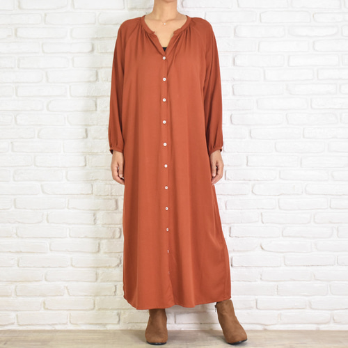 再販 シンプルなスキッパー長袖ワンピース ＜テラコッタ＞ ワンピース