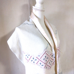 着物リメイク　ショール　総絞り　裏付き　フリンジ付き　シルク　結婚式　オフＷ　　　 3枚目の画像