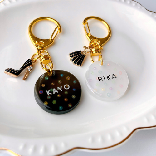 名入れ文字入れ】暗闇で光るドットキーホルダー＊選べるチャーム付き