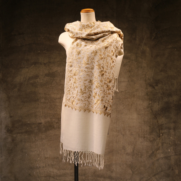 【巻く】大判カシミール刺繍ショール - ホワイトゴールド 巻く 大判カシミール刺繍ショール