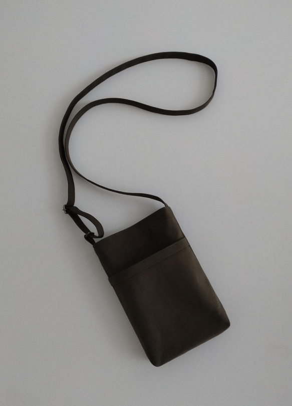 帆布のスマホショルダー　サコッシュ　/　カーキ 1枚目の画像