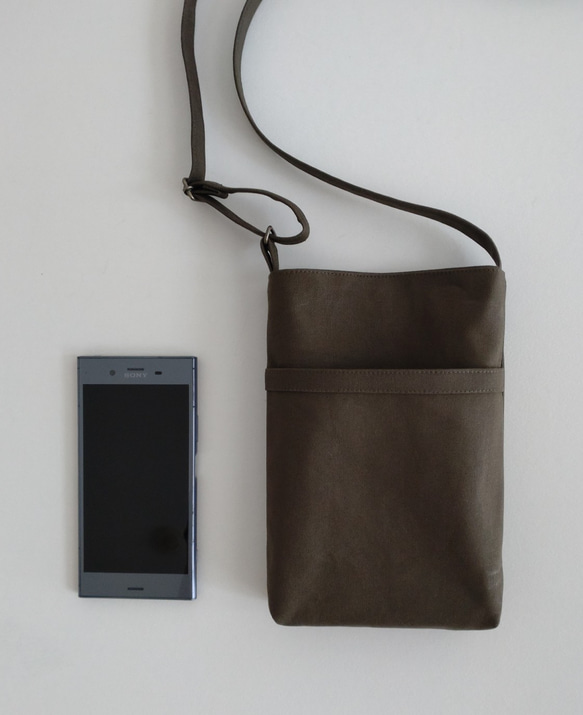 帆布のスマホショルダー　サコッシュ　/　カーキ 3枚目の画像