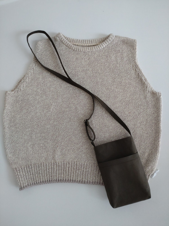 帆布のスマホショルダー　サコッシュ　/　カーキ 4枚目の画像