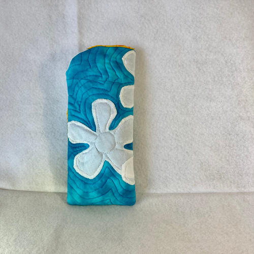 ハワイアンキルトのポーチ&メガネケース リース なんくるないさ〜ちー