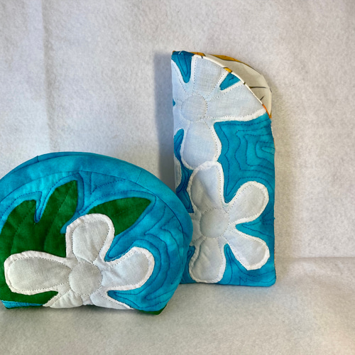 ハワイアンキルトのポーチ&メガネケース リース なんくるないさ〜ちー