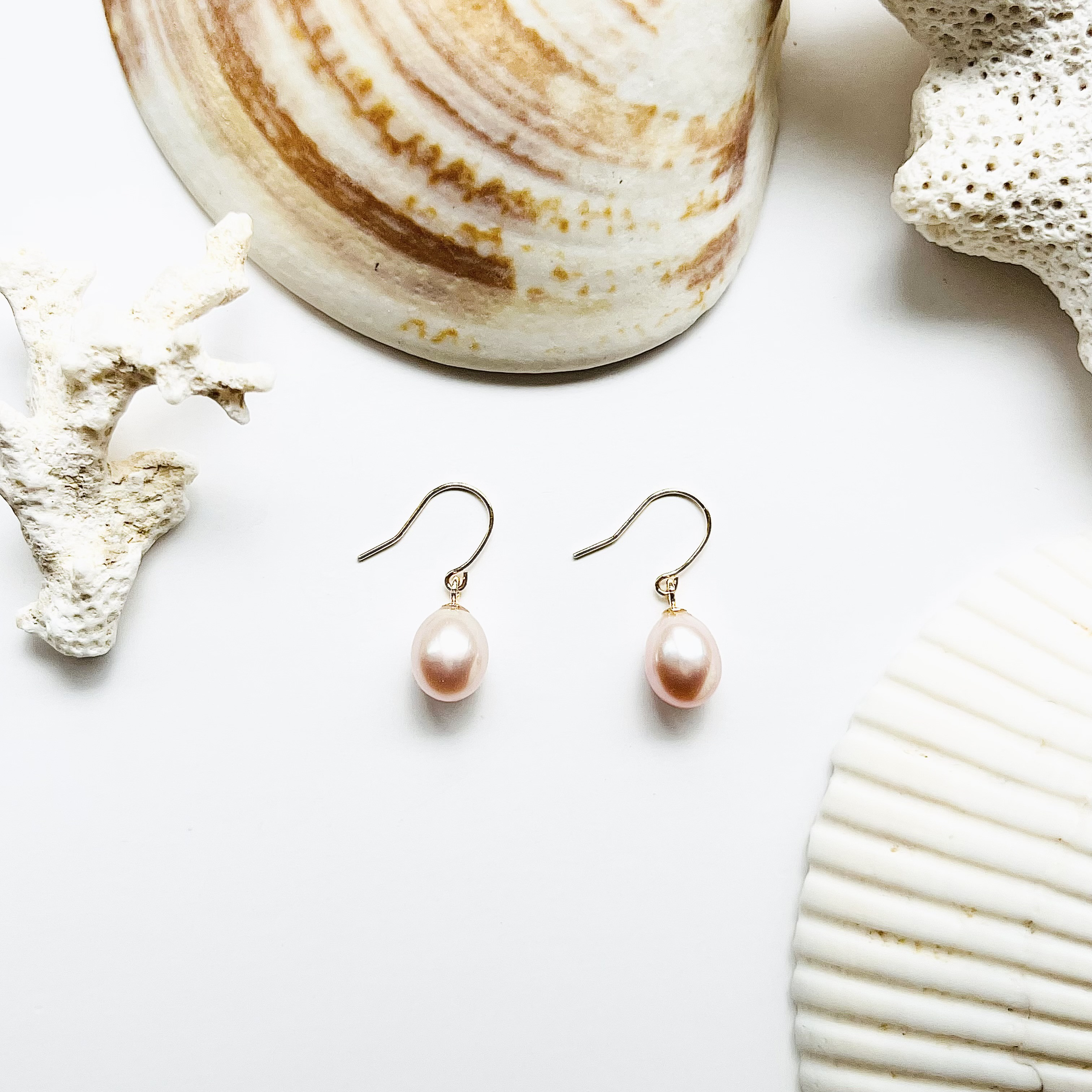 【K18】ピンク色淡水パールピアス