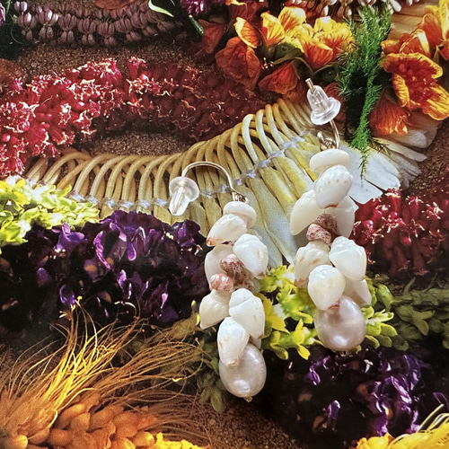 ニイハウシェルとピンクパールのピカケスタイルピアス ピアス（フック