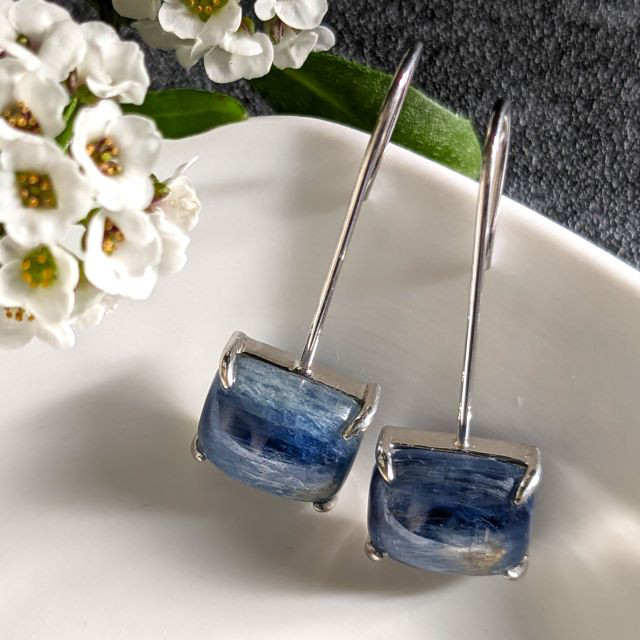 静けさの青 カイヤナイトピアス/SV Still Blue – Kyanite Earrings