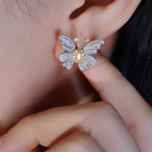 蝶々モチーフ イエローダイヤモンドピアスk18 ピアス（スタッド・一粒 