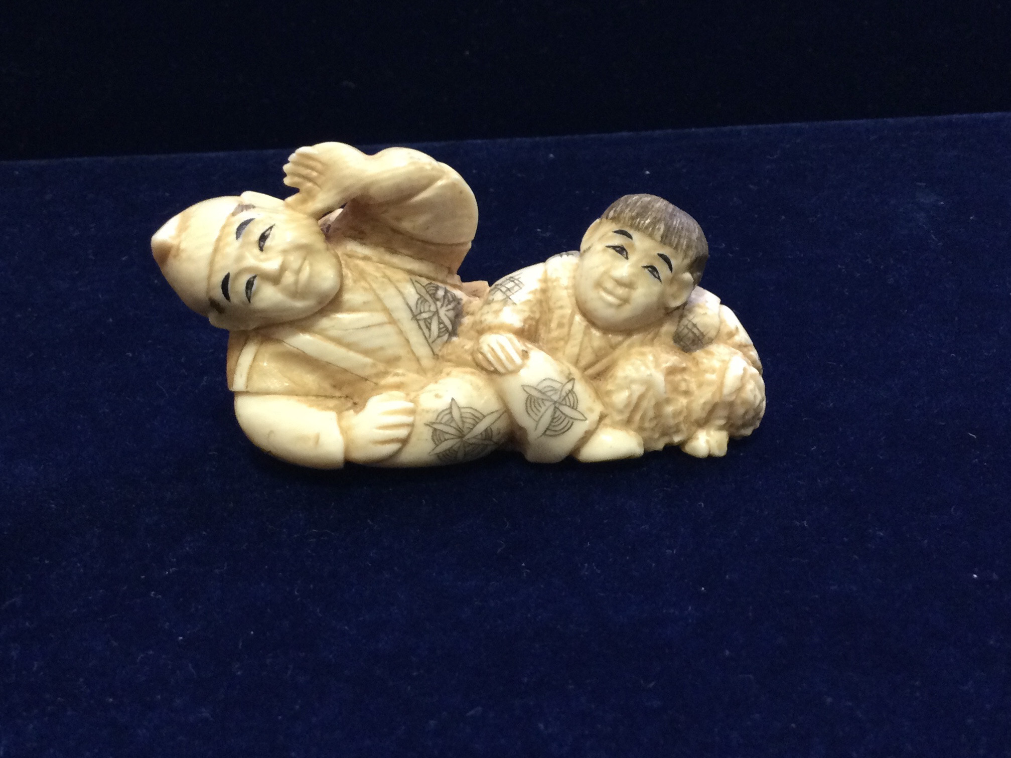 ☆特価！！象牙本根付（夜叉染め）A-16 ※※