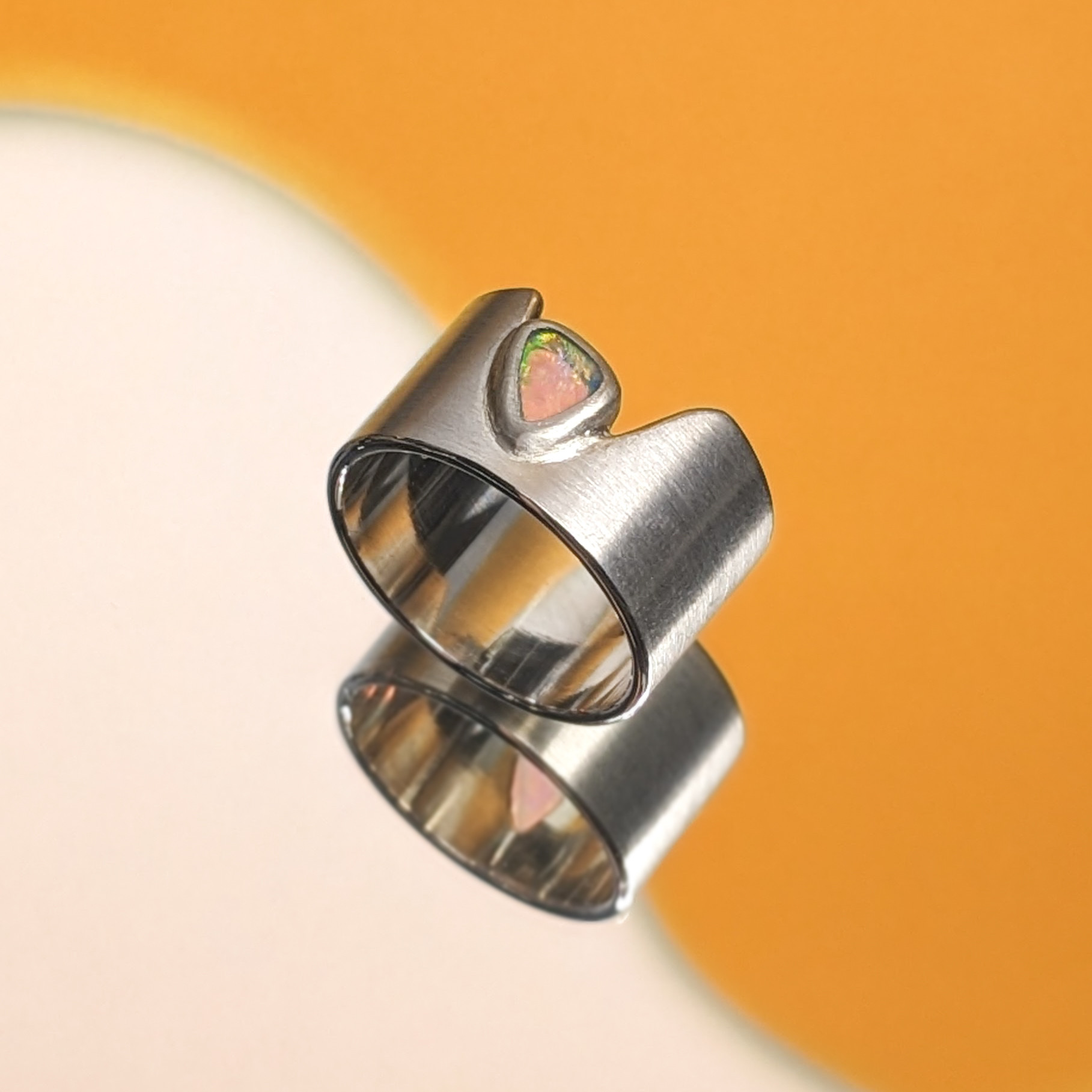 オーストラリア産オパール・平打ちリング《crystal》