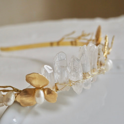 【結婚式・お呼ばれ】ブライダルヘアアクセサリー　水晶と真鍮フラワーのヘッドドレス　カチューシャ　ウェディングアクセサリー 12枚目の画像
