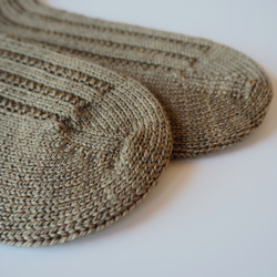 草木染め・手編みの靴下・ミモザアカシア染め・サイズ24cm 5枚目の画像