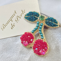 いちご 桜 ビーズ 刺繍ブローチ ハンドメイドアクセサリー 1_b026983f5e36a2dcba71d1d0f9cf