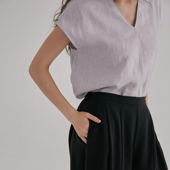 V領落肩上衣 - 岩灰V neck top with inverted pleat - Gray 第6張的照片