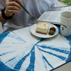 藍色扎染餐墊 草木染藍染方巾小桌布雙面隔熱墊餐巾拍照道具 第2張的照片
