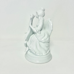 彈奏貝斯的女士雕像 第5張的照片