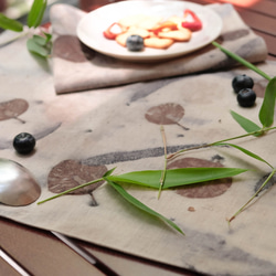 草木染めのプレースマット、草木染めのユーカリの葉で染めた小さなテーブルクロス、両面断熱パッド、ナプキン、フォトプロップス 4枚目の画像