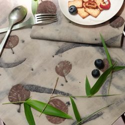 草木染めのプレースマット、草木染めのユーカリの葉で染めた小さなテーブルクロス、両面断熱パッド、ナプキン、フォトプロップス 2枚目の画像