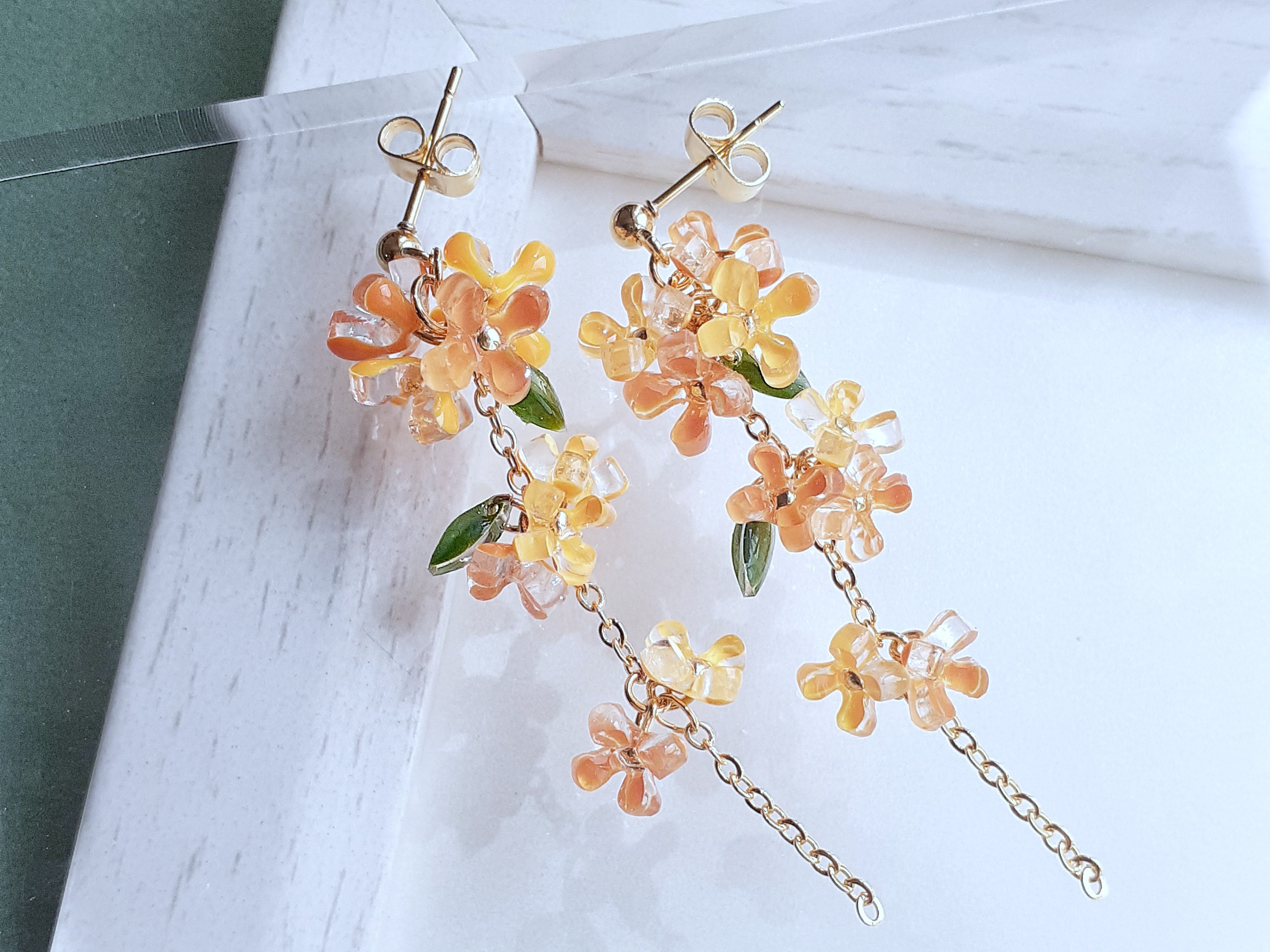 ♡ハンドメイド♡ビジューピアスイヤリング№670金木犀 金木犀のチェーンピアス(イヤリング) ピアス（スタッド・一粒