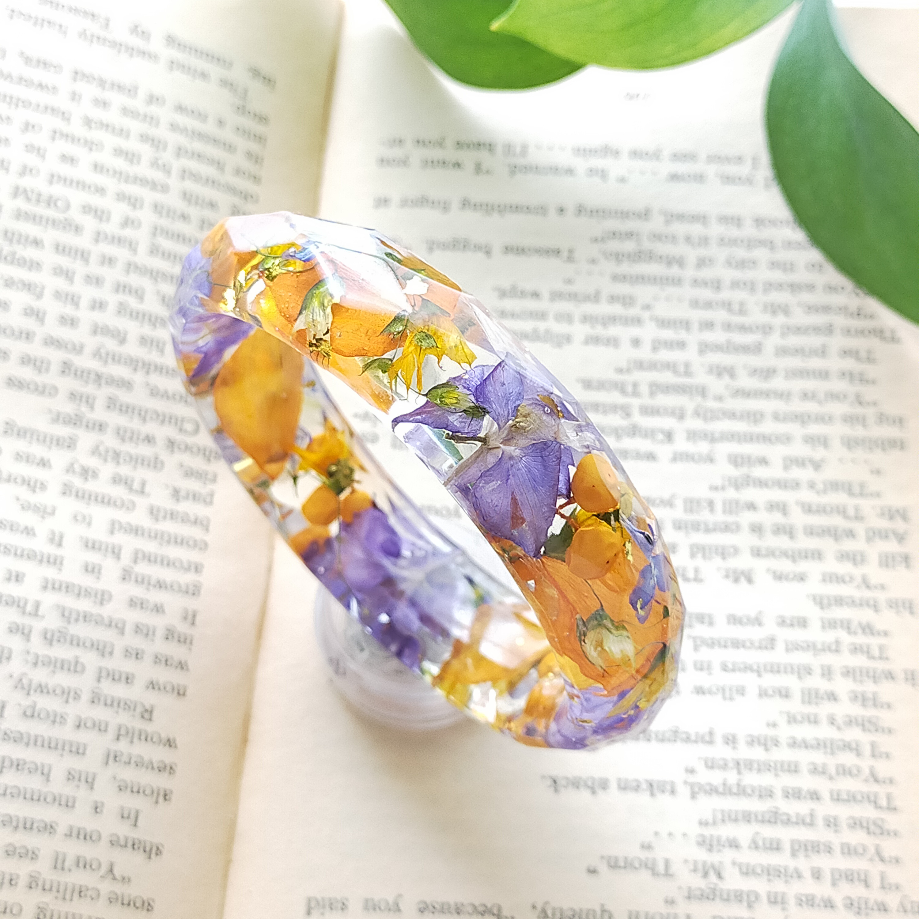 〜ハロウィンカラーのバングル〜　クリア　レジン　ハーバリウム　コスモス　秋桜　ドライフラワー　透明　母の日　敬老の日