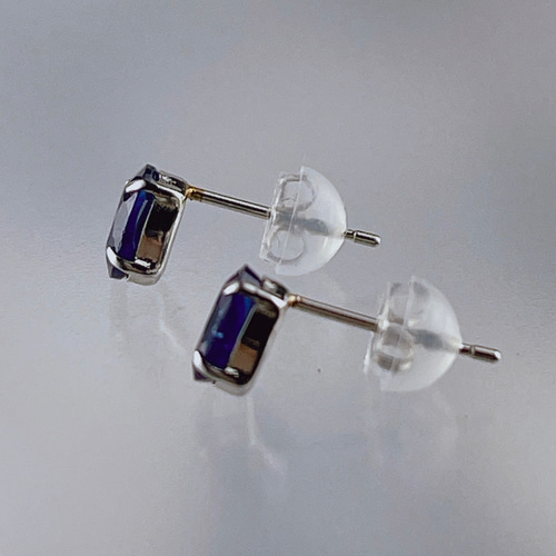 9月の誕生石✨pt900刻印入り 天然ブルーサファイア スタッドピアス