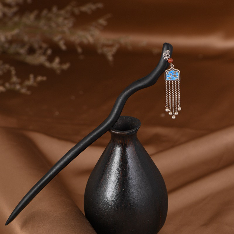 黒檀とシルバーのかんざし、高級感のある梅の花をモチーフに K072