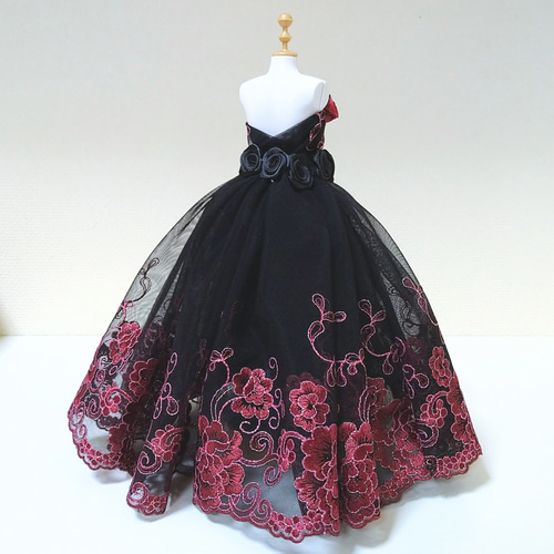 390一点物ミニチュアウェディングドレス 赤と黒 の 薔薇