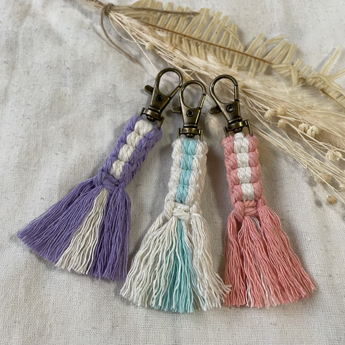 マクラメ キーホルダー ピンク ハンドメイド マクラメキーホルダー ストラップ マクラメ編み