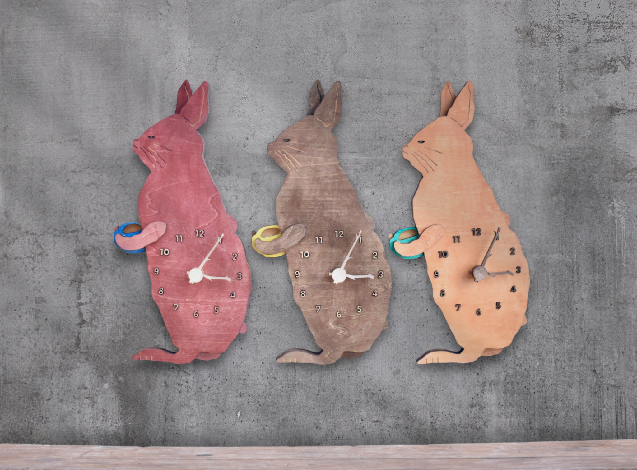 ニホンノウサギがダージリンを嗜む レギュラーサイズ 時計 木製 掛け時計