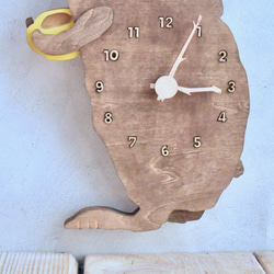 【受注制作】ニホンノウサギがダージリンを嗜む 時計 木製 掛け時計 6枚目の画像