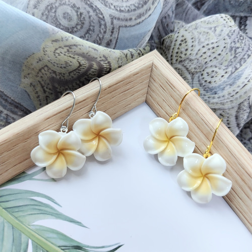 No.202 シンプルプルメリアピアス☆* ハイビスカス ハンドメイド