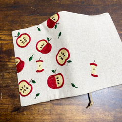 手刺繍ブックカバー りんご ブックカバー sorairo 通販 16516289